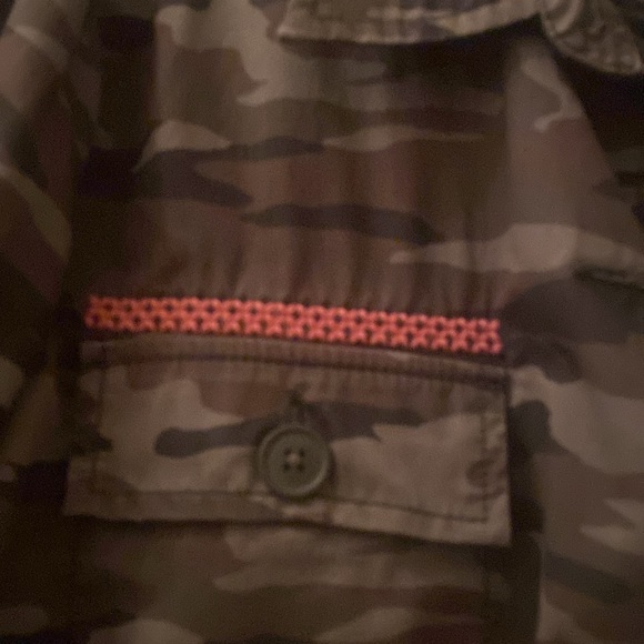 Large Camoflage Jacket - Picture 3 of 6